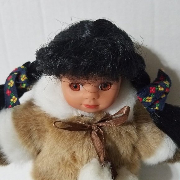 Artic Circle Alaskan Friends Eskimo 8" Soft Plush Doll with pom poms - Picture 4 of 10